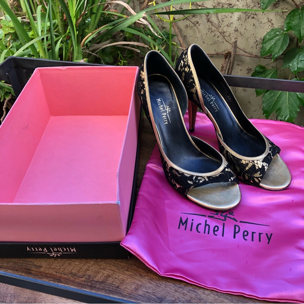 Michel Perry Gold Lace Open Toe Heels w/ Box & Dist Bag Size 38.5 see pictures*